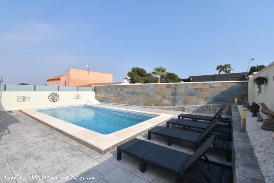 Villa en venta en Torrevieja (Alicante)