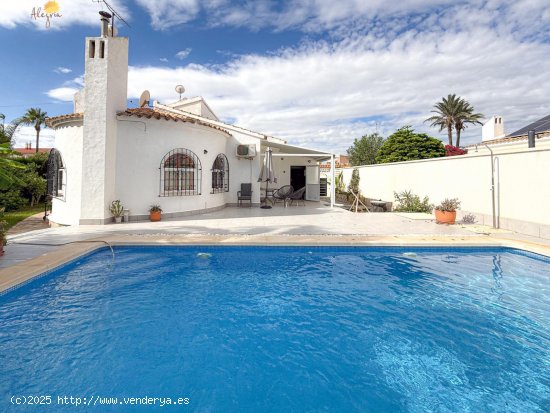 Villa en venta en Orihuela (Alicante)