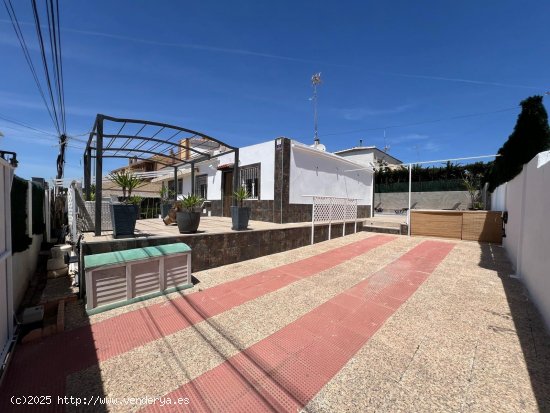 Villa en venta en Torrevieja (Alicante)