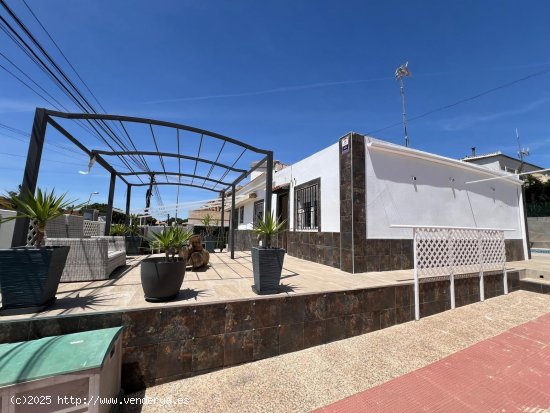 Villa en venta en Torrevieja (Alicante)