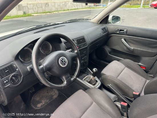 Volkswagen Golf 1.9 TDi Highline - Sada