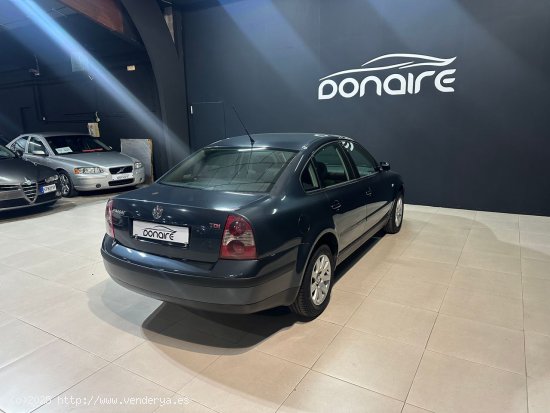 Volkswagen Passat 1.9 TDi Comfortline 130CV - Sada