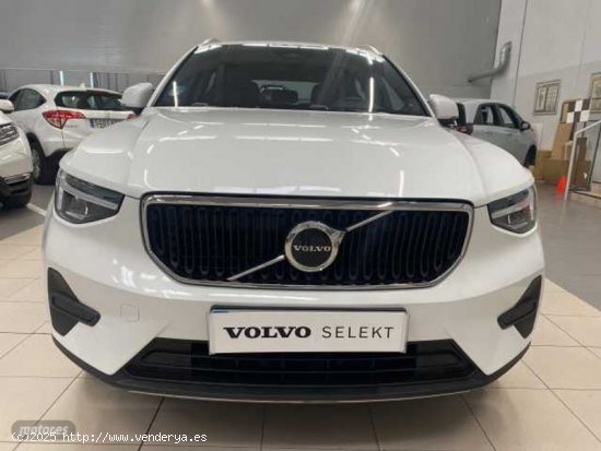 Volvo XC40 Core, B3 Mild Hybrid, Gasolina de 2024 con 27.300 Km por 32.300 EUR. en Navarra