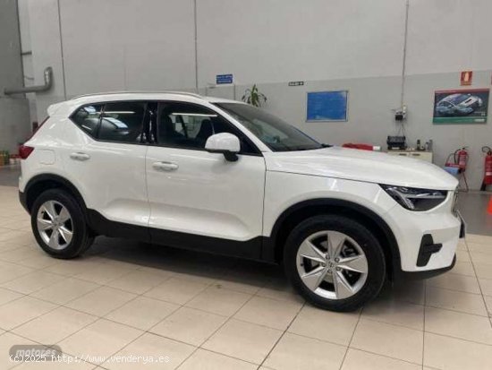 Volvo XC40 Core, B3 Mild Hybrid, Gasolina de 2024 con 27.300 Km por 32.300 EUR. en Navarra