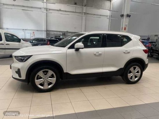 Volvo XC40 Core, B3 Mild Hybrid, Gasolina de 2024 con 27.300 Km por 32.300 EUR. en Navarra