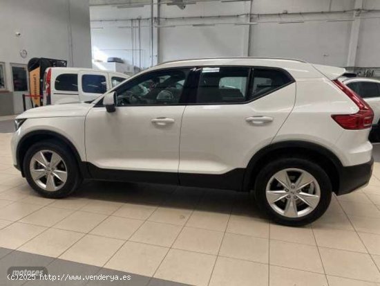 Volvo XC40 Core, B3 Mild Hybrid, Gasolina de 2024 con 27.300 Km por 32.300 EUR. en Navarra