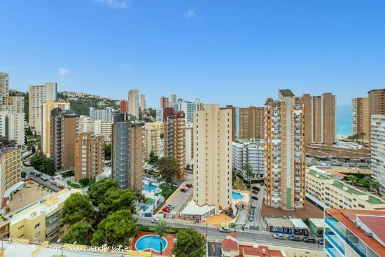 Apartamento en venta en zona Rincón de Loix, Benidorm, con vistas al mar, parking y piscina. - ALIC