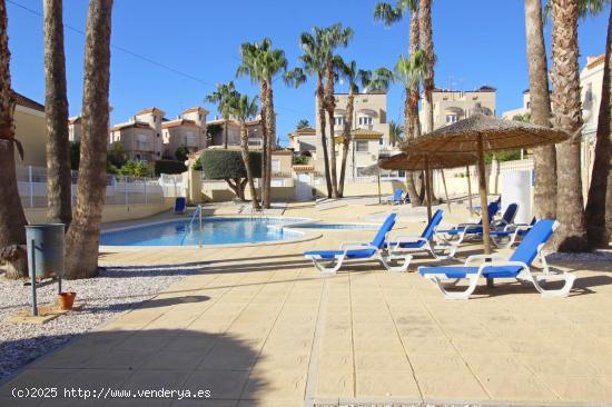 BUNGALOW PLANTA CON SOLÁRIUM, GARAJE, TRASTERO Y PISCINA EN VILLAMARTÍN - ALICANTE