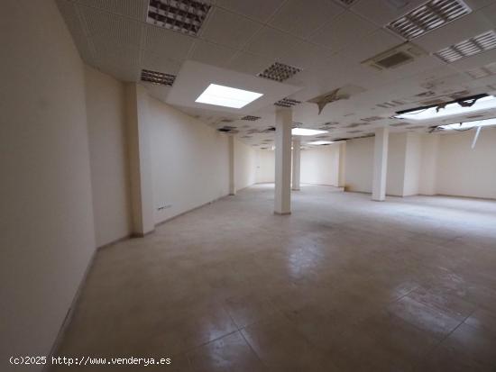 SE VENDE LOCAL COMERCIAL EN MANRESA, ZONA PASSEIG PERE III - BARCELONA