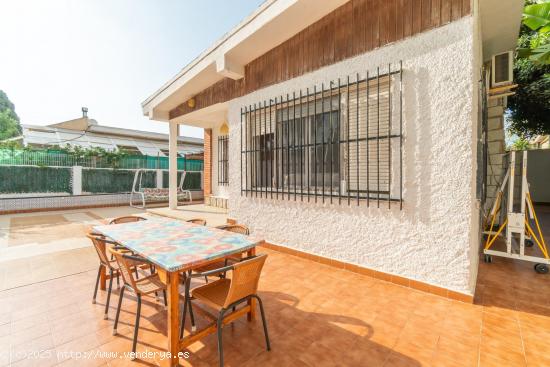 Chalet independiente de 4 dormitorios en Aguas Nuevas (Torrevieja) - ALICANTE