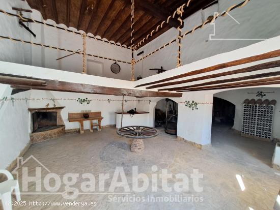 AMPLIA CASA DE PUEBLO PARA REFORMAR CON TERRAZA, BALCÓN Y TRASTERO - CASTELLON