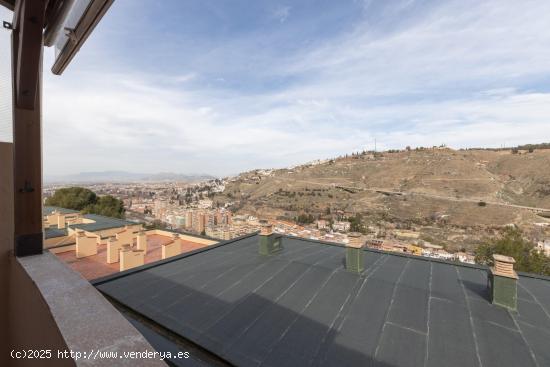 ¡OPORTUNIDAD! ATICO EN EL SERRALLO CON TERRACITA, VISTAS DESPEJADAS Y PISCINA COMUNITARIA - GRANADA