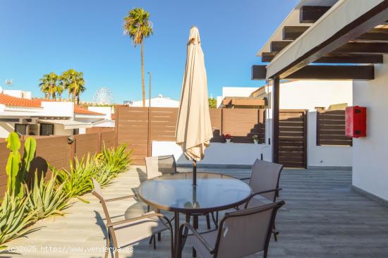  Coqueto bungalow reformado con gran terraza en el Campo Internacional - LAS PALMAS 