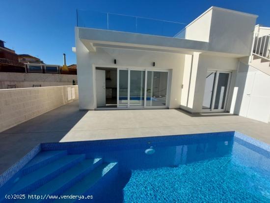 Villa de 3 dormitorios con piscina privada en La Herrada, Los Montesinos - ALICANTE