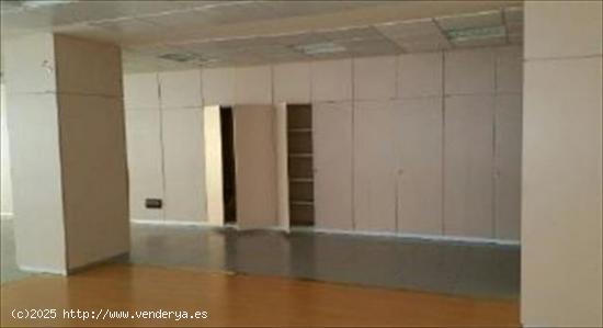 Local comercial en Tres Cantos zona Sectores - MADRID