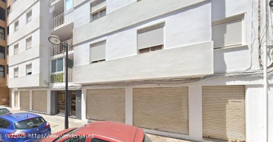 OPORTUNIDAD PARA INVERSORES,  PLANTA BAJA COMPLETA EDIFICIO EN BENIMACLET 637 M2 CON 4 DESLUNADOS - 