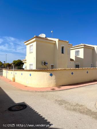 Chalet independiente con piscina comunitaria. - ALICANTE