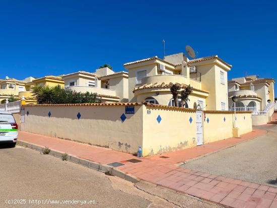 Chalet independiente con piscina comunitaria. - ALICANTE