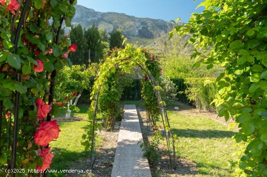 Se vende un trozo de paraíso: chalet independiente en Beniatjar con licencia turística - VALENCIA