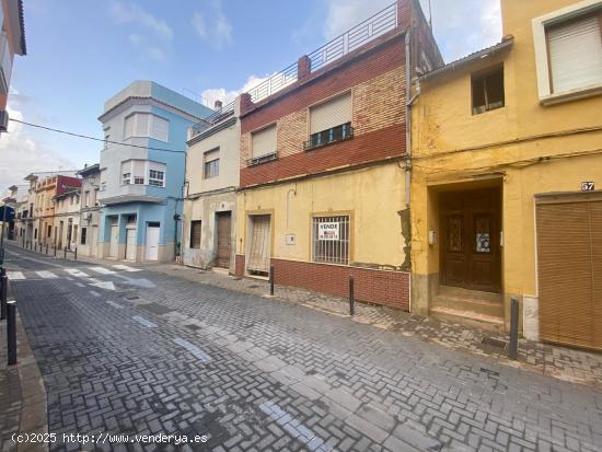 FACHADA DE 6 METROS.CENTRO DE TAVERNES, PARA REFORMAR - VALENCIA