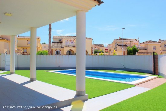 Villa en venta en Santa Pola (Alicante)