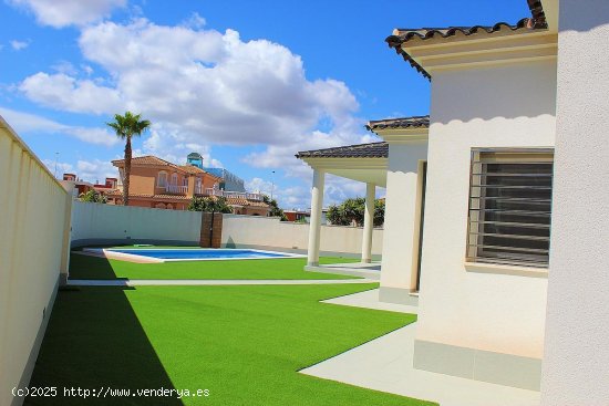 Villa en venta en Santa Pola (Alicante)