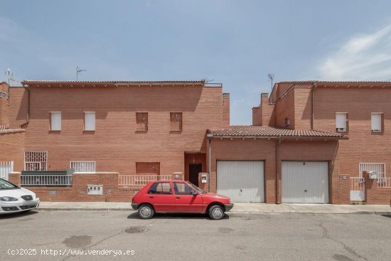  CHALET ADOSADO EN CHOZAS DE CANALES 