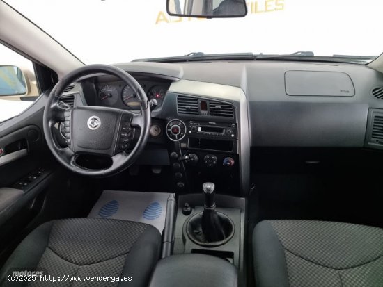 Ssangyong Kyron 2.0 140CV de 2008 con 200.000 Km por 6.000 EUR. en Sevilla