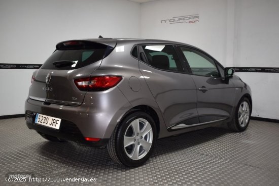 Renault Clio 0.9i Limited de 2016 con 52.000 Km por 10.900 EUR. en Valencia