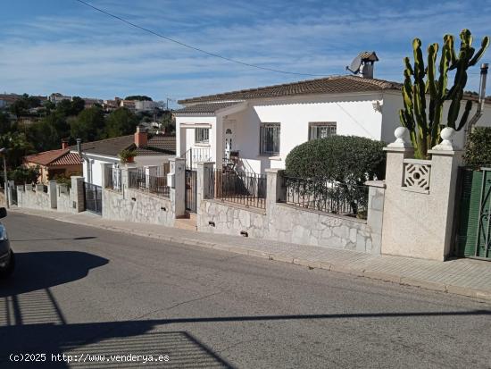 CHALET EN LA POBLA DE MONTORNES - TARRAGONA