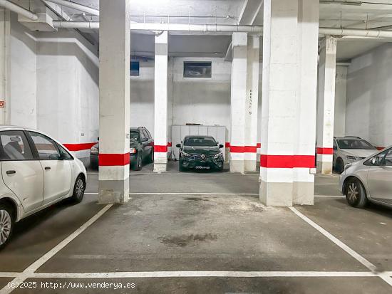  Plaza de Garaje para Coche en Venta en Ensanche Diputación - ALICANTE 