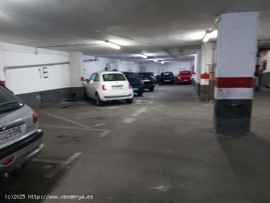  Plaza para coche pequeño - BARCELONA 