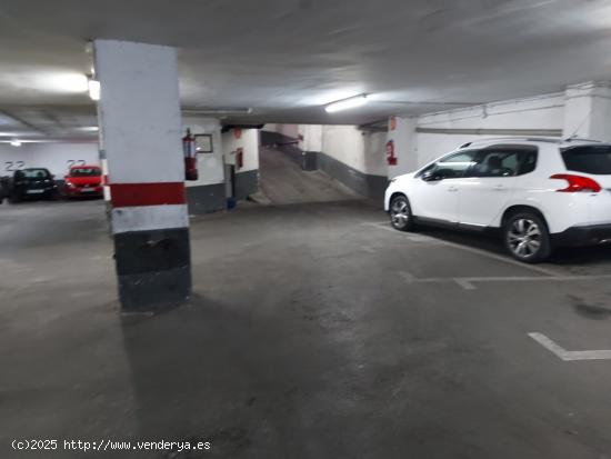 Plaza para coche pequeño - BARCELONA