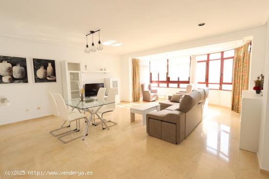 Apartamento en el Paseo Maritimo en Torrevieja. - ALICANTE