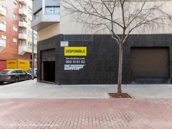 AMPLIO LOCAL EN PLANTA BAJA Y CHAFLÁN CON UNA SUPERFICIE DE 353 M² - CASTELLON