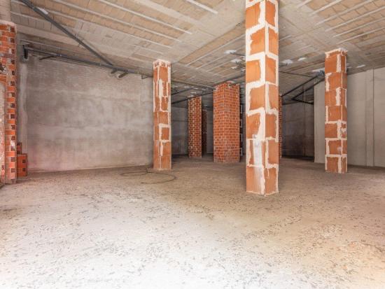 AMPLIO LOCAL EN PLANTA BAJA Y CHAFLÁN CON UNA SUPERFICIE DE 353 M² - CASTELLON