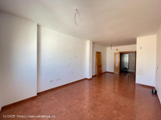 PISO CON TRES DORMITORIOS EN MONCOFAR PUEBLO - CASTELLON