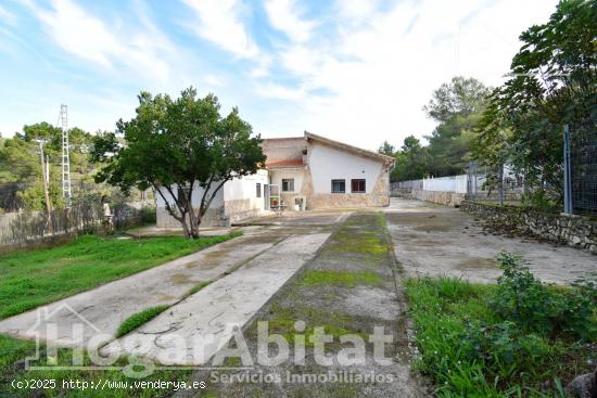 CHALET REFORMADO CON TERRAZA, PISCINA, BARBACOA Y GARAJE - VALENCIA