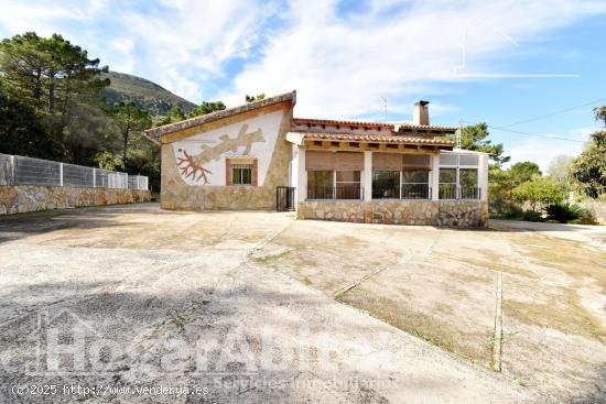 CHALET REFORMADO CON TERRAZA, PISCINA, BARBACOA Y GARAJE - VALENCIA