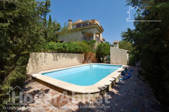 IMPRESIONANTE CHALET CON PISCINA, BARBACOA, AMPLIA TERRAZA Y GARAJE - VALENCIA