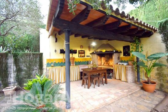 ESPECTACULAR CHALET CON GARAJE, DOS TERRAZAS Y PARCELA - CASTELLON