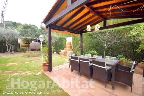 ESPECTACULAR CHALET CON GARAJE, DOS TERRAZAS Y PARCELA - CASTELLON