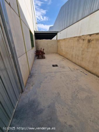 VENTA DE NAVE INDUSTRIAL EN CHIVA - VALENCIA