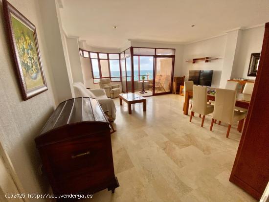 APARTAMENTO EN LA PRIMERA LINEA DEL MAR! 160 M2! 4 DORMITORIOS. 3 BAÑOS. VISTAS FRONTALES AL MAR! -