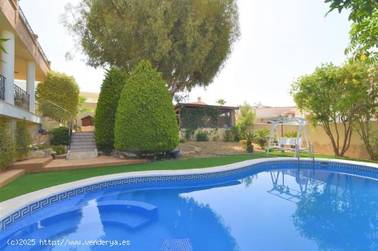 VILLA DE LUJO DE 5 DORMITORIOS, PISCINA Y SAUNA - ZONA CIUDAD QUESADA - - ALICANTE