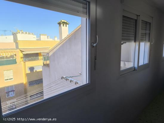 PISO DE 3 DORMITORIOS CON IMPRESIONANTES VISTAS AL MAR, GARAJE INCLUIDO - ZONA TORREVIEJA - - ALICAN