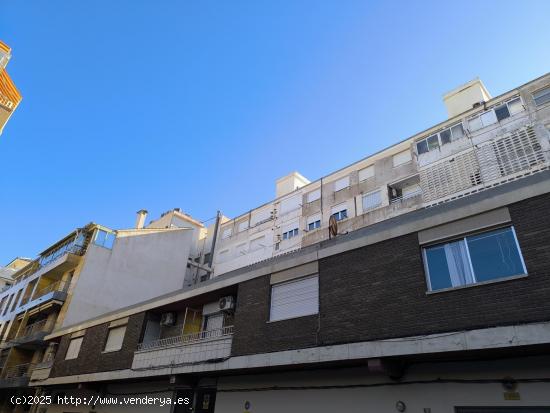 PISO DE 3 DORMITORIOS CON IMPRESIONANTES VISTAS AL MAR, GARAJE INCLUIDO - ZONA TORREVIEJA - - ALICAN