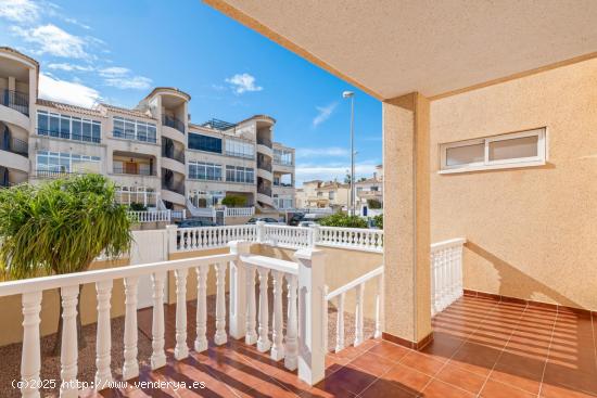 PRECIOSO ADOSADO DE 2 DORMITORIOS CON PISCINA COMUNITARIA - ZONA LOS ALTOS, ORIHUELA COSTA - - ALICA