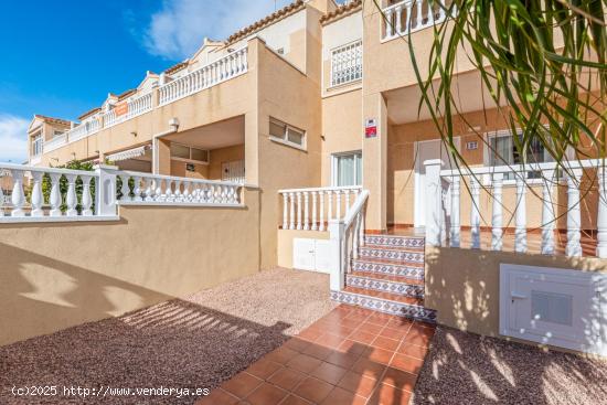 PRECIOSO ADOSADO DE 2 DORMITORIOS CON PISCINA COMUNITARIA - ZONA LOS ALTOS, ORIHUELA COSTA - - ALICA