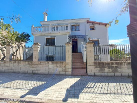  ENCANTADORA CASA DE DOS PLANTAS EN RIOLA - VALENCIA 